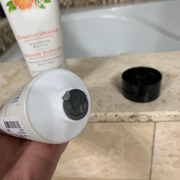 Crabtree & Evelyn Tarocco Orange Eucalyptus & Sage Deep Cleansing Body Scrub - Picture 2 of 4